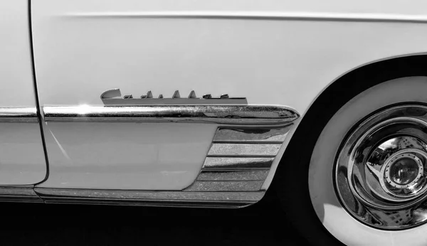 Carro Cadillac Branco Vintage Preto Branco — Fotografia de Stock