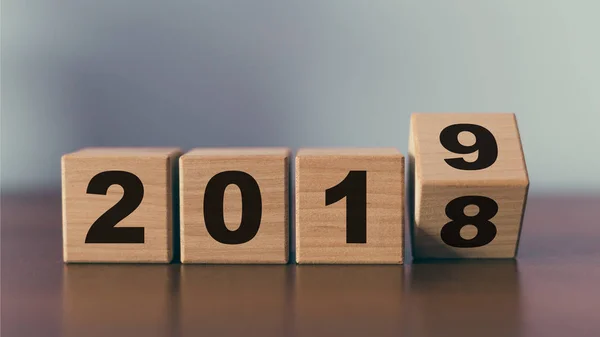 Yeni yıl 2018 değiştirmek için 2019 kavramı