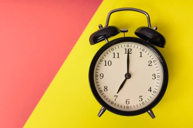 Siyah çalar saat, zaman kavramı