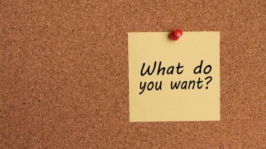 Corkboard soruda metin ile unutmayın. İş kavramı, ihtiyaçları, istiyorum, strateji, plan, planlama.