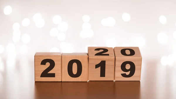 Yeni yıl 2019 değiştirmek için 2020 kavramı