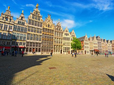 Antwerp, Belçika-Mayıs 02, 2018: Grote Markt (Pazar Meydanı) geleneksel Flaman mimariye sahip. Şehir ve Antwerp ana konumlar ana meydanda olduğunu.