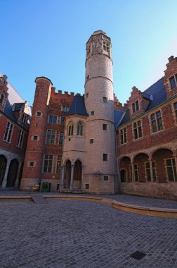 Gent, Belçika şehrin tarihi merkezinde eski binanın çevresinde küçük ve sessiz avlu. Achtersikkels adı vander Sickelen aile zengin edinilmesiyle adından türetilir.