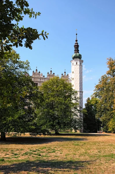 Hoher Turm Der Burg Von Litomysl Bei Sonnigem Tag Eine — Stockfoto