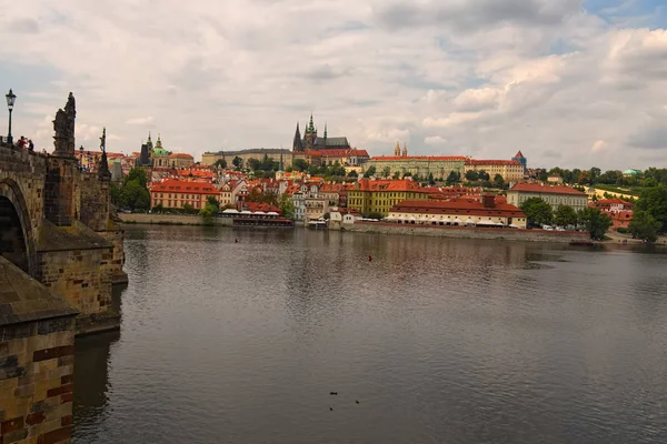 Vista Panorámica Desde Puente Carlos Hasta Castillo Praga Con Catedral — Foto de Stock