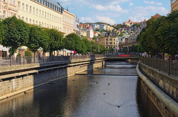 Karlovy Vary Repubblica Ceca Agosto 2018 Edifici Storici Fiume Tepla — Foto Stock