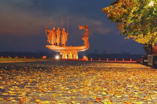 Kiev Ucrânia Outubro 2018 Autumn Night Cityscape Monument Founders Kyiv — Fotografia de Stock