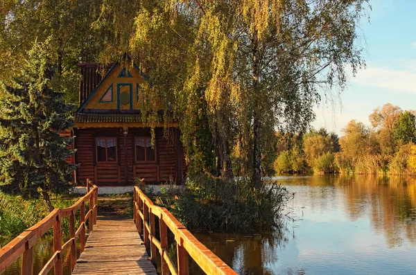 Őszi Reggel Táj Elhagyott Ház Fák Kis Sziget Közepén Régi — Stock Fotó