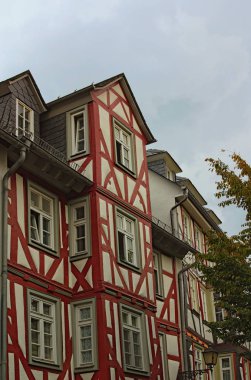 Eski ev doğal görünümünü bu bölgenin tipik mimariye sahip. Wetzlar şehir tarihi bölümü. Hesse, Almanya'nın devlet.