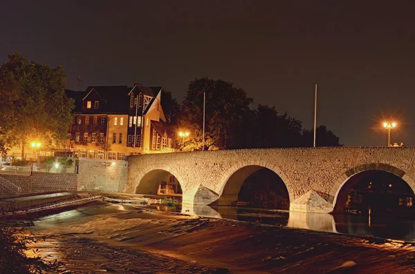 德国黑森州韦茨拉尔的老兰大桥特写镜头 风景秋夜风景图片 — 图库照片