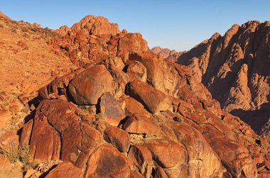 Sina Dağı (Mount Horeb, Gabal Musa, Moses Mount) - kutsal Hıristiyan hedef tepesine Footpathe. Sina Yarımadası ve Mısır. Hac yeri ve ünlü turistik hedef.