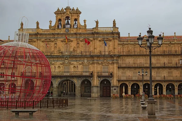 Salamanca, Spain-January 01, 2017: Ancient Plaza Mayor is the main square. View in rainy day. The square is built in the Spanish Baroque style. Famous touristic place and travel destination in Europe — Stock Photo, Image