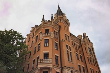 Richard'S Castle-Lion Heart-Kiev Andriyivskyy Descent üzerinde evin sayısı 15 şiirsel adı. Xix İngiliz Gotik tarzında inşa edilmiştir. Şehrin en mistik binalarından biri
