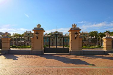 Mariinsky Palace Kiev Ukrayna Cumhurbaşkanı resmi törensel ikamet olduğunu. Güzel güneşli manzara. Kiev 'de ünlü turistik yer ve seyahat yeri