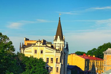 Antik Andrew iniş (Podil mahalle) çarpıcı manzara görünümü. Richard'ın Kalesi-Aslan Kalbi-15 numaralı evin şiirsel adı. Kiev'deki en mistik binalardan biridir.