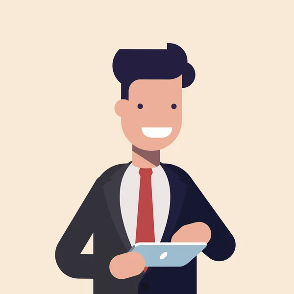 Sorrindo empresário moderno usando tablet. Personagem em terno de negócios usando dispositivo móvel. Desenho plano ilustração vetorial isolado no fundo azul . —  Vetores de Stock