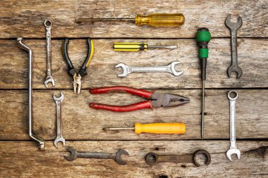 Üzerinde kahverengi ahşap vintage tarzı eski teknik araç Üstten Görünüm