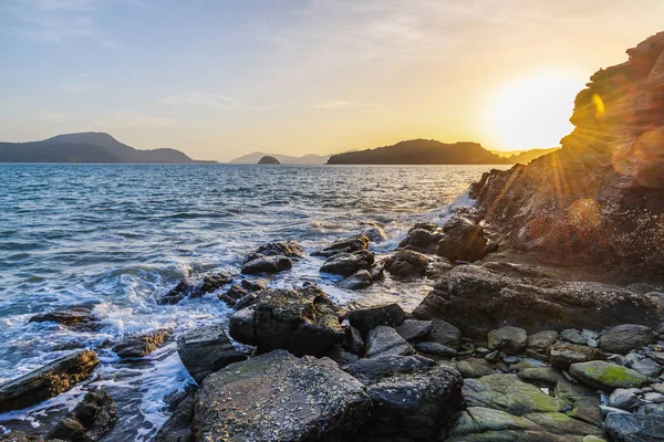 Paisaje Marino Naturaleza Con Cielo Montaña Luz Tarde Sobre Luz —  Fotos de Stock