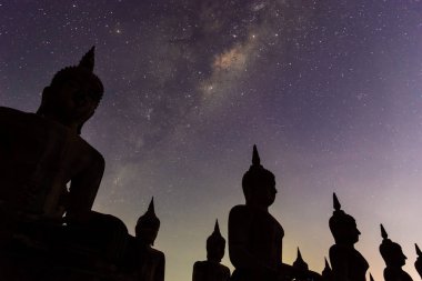 Samanyolu Buda boy manzara doğa karanlık filtre stili, Nakhon si thammarat eyaletinin, kamu Tayland ile