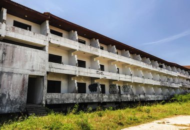 Terk edilmiş ve harap binalar t etkilenmiştir çünkü