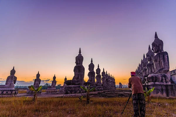 하늘 황혼의 색상큰 부처님 키, 타이란에서 공개 — 스톡 사진