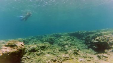 Şnorkel ve maske ile adam dalış sualtı