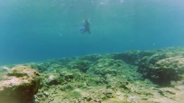 Şnorkel ve maske ile adam dalış sualtı