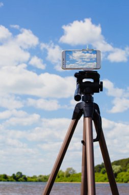 Smartphone gibi profesyonel fotoğraf makinesi tripod üzerinde kullanma
