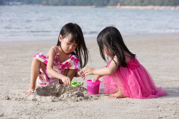 Ázsiai Kínai Little Sisters Játszott Homokos Strand Szabadtéri — Stock Fotó