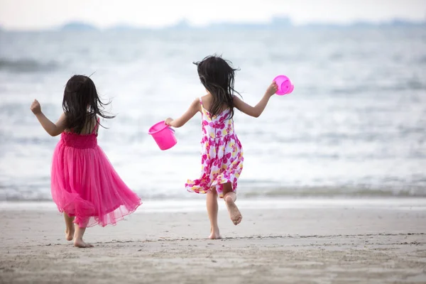 Ázsiai Kínai Little Sisters Szórakozás Szabadtéri Strandon — Stock Fotó