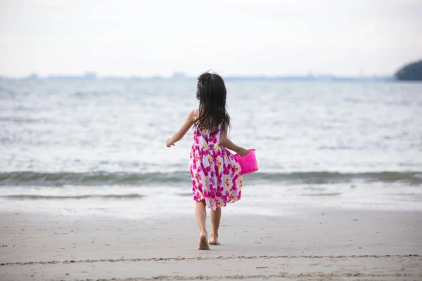 Aziatische Chinese Meisje Plezier Het Strand Buiten — Stockfoto