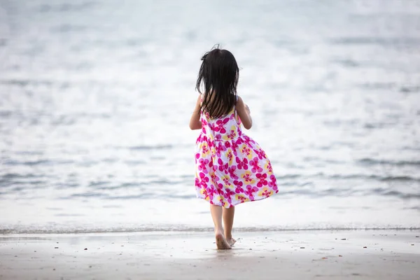 Aziatische Chinese Meisje Plezier Het Strand Buiten — Stockfoto