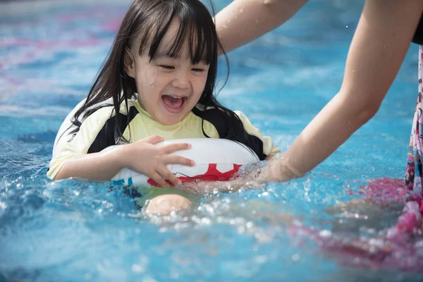 Asian Little Chinese Girl Playing Swimming Pool Outdoor — Stock Photo, Image