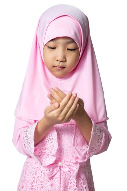 Asyalı küçük Çince Geleneksel giyen kız Malay kostüm izole beyaz arka planda