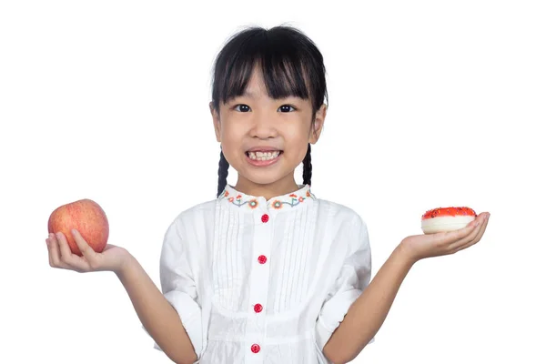 Asiática Poco China Chica Holding Donut Manzana Aislado Blanco Fondo — Foto de Stock