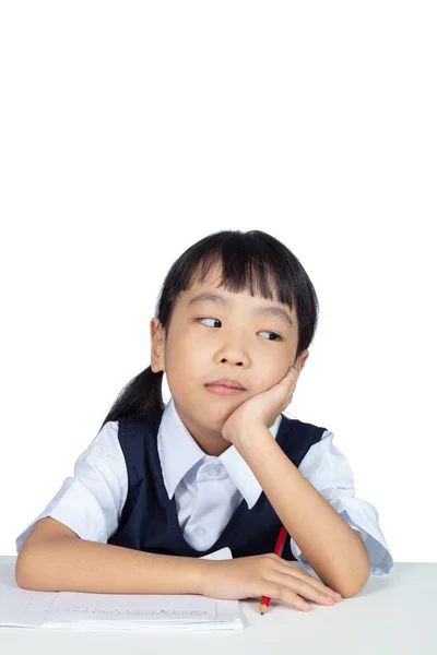 分離ホワイト バック グラウンドで勉強して学校制服を着て中国のアジアの少女 — ストック写真