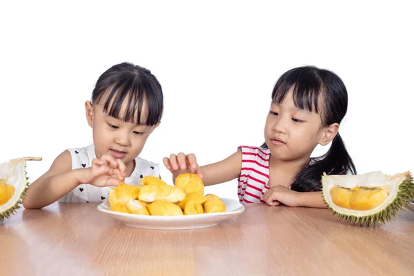 Asiático Chino Poco Hermanas Comer Durian Fruta Aislado Blanco Fondo — Foto de Stock