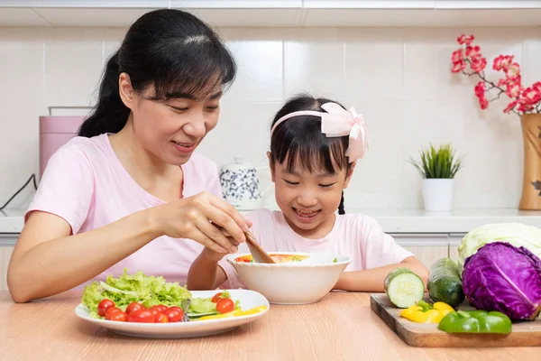 Asian Chinese Mother Daughter Making Salad Kitchen Home — Stock Photo, Image