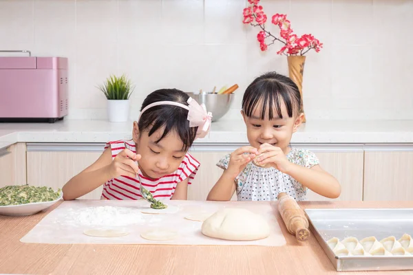 Asiática China Hermanitas Haciendo Dumpling Cocina Casa — Foto de Stock