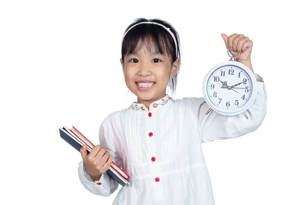 Asiática China Niña Sosteniendo Reloj Despertador Aislado Blanco Fondo — Foto de Stock