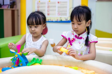 Asya Çin Little Sisters kinetik kum kapalı oyun alanı oynama