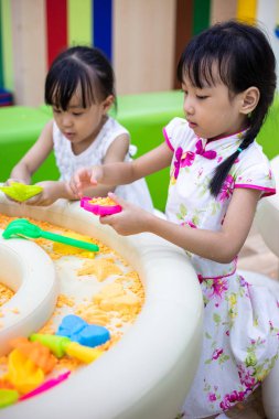 Asya Çin Little Sisters kinetik kum kapalı oyun alanı oynama