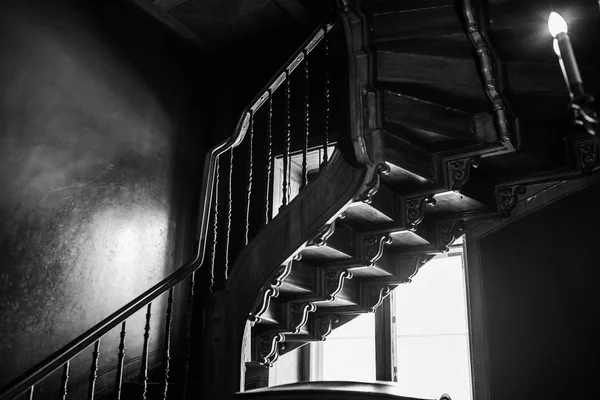 Vieil Escalier Colimaçon Antique Menant Vers Haut Sur Fond Une — Photo
