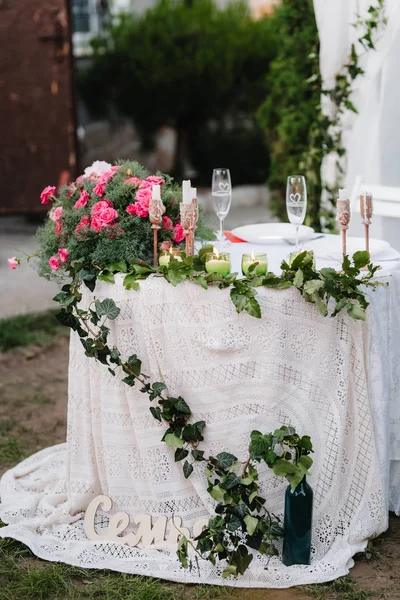 Salón de banquetes para bodas con elementos decorativos —  Fotos de Stock