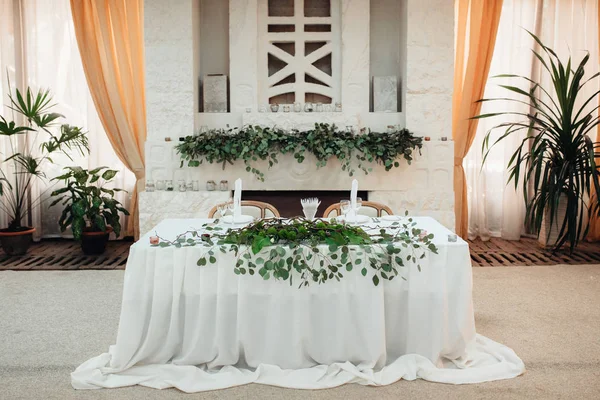 Salón de banquetes para bodas con elementos decorativos — Foto de Stock