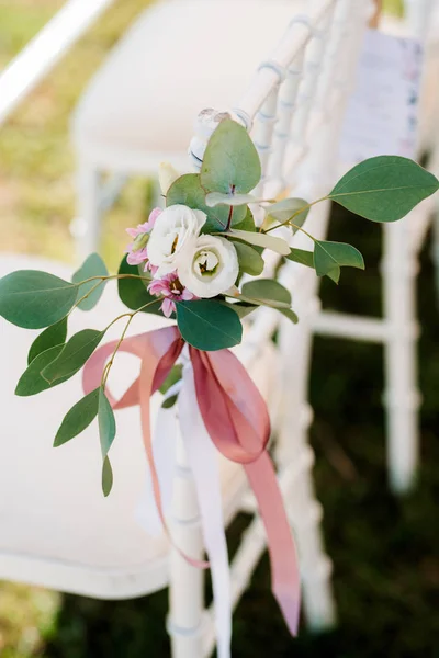 Feestzaal voor bruiloften met decoratieve elementen — Stockfoto