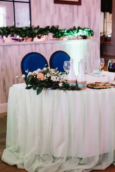 Banquet hall for weddings with decorative elements — Stock Photo, Image