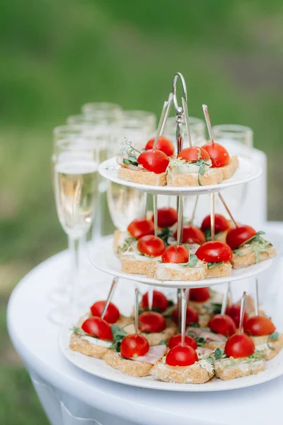 Copas de boda para vino y champán —  Fotos de Stock