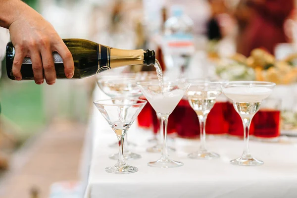 Copas de boda para vino y champán —  Fotos de Stock