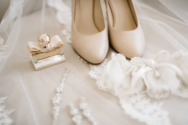 Svatební boty nevěsty, krásná móda — Stock fotografie